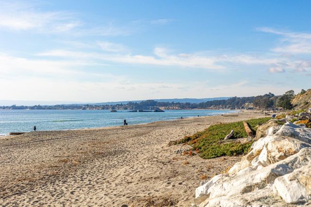 131 Aptos Village Way 2, Aptos, CA 95003