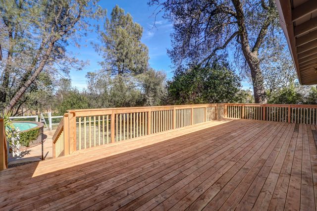 1890 Manchester Drive, Redding, CA 96002