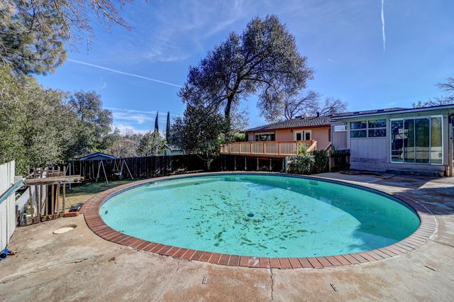 1890 Manchester Drive, Redding, CA 96002
