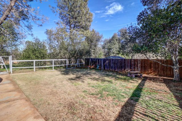 1890 Manchester Drive, Redding, CA 96002
