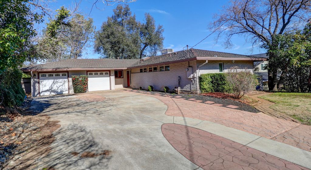 1890 Manchester Drive, Redding, CA 96002