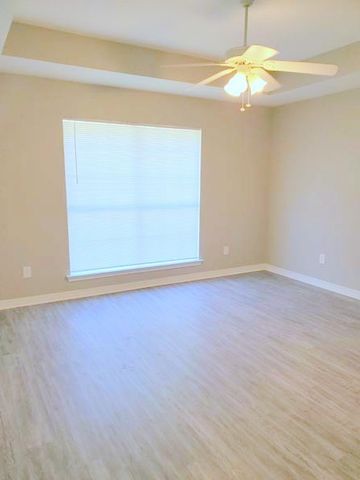 516 Bluebird Lane, Red Oak, TX 75154