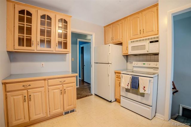 8132 Balfour Avenue, Allen Park, MI 48101