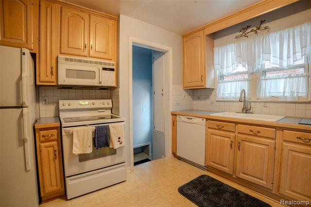 8132 Balfour Avenue, Allen Park, MI 48101