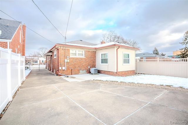 8132 Balfour Avenue, Allen Park, MI 48101