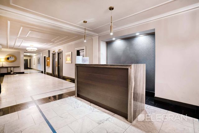 325 W 45th St Apt 1020, New York City, NY 10036