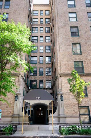 325 W 45th St Apt 1020, New York City, NY 10036