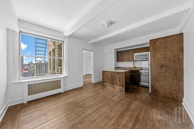 325 W 45th St Apt 1020, New York City, NY 10036