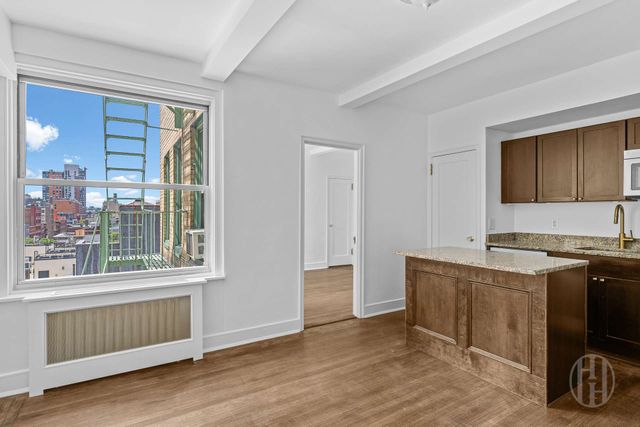 325 W 45th St Apt 1020, New York City, NY 10036