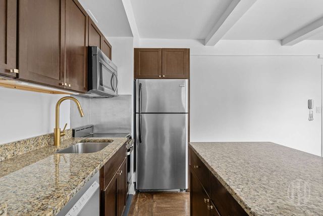 325 W 45th St Apt 1020, New York City, NY 10036