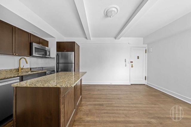 325 W 45th St Apt 1020, New York City, NY 10036