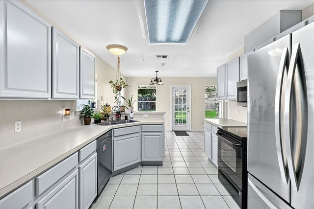 2705 Victoria Park Dr, Corpus Christi, TX 78414