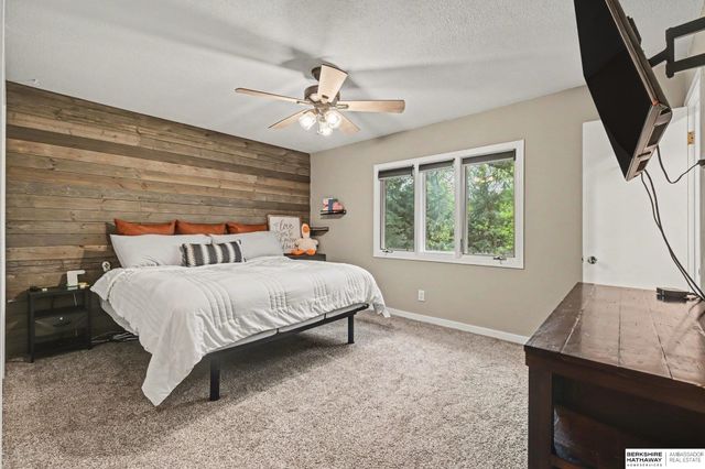9729 Ogden Circle, Omaha, NE 68134