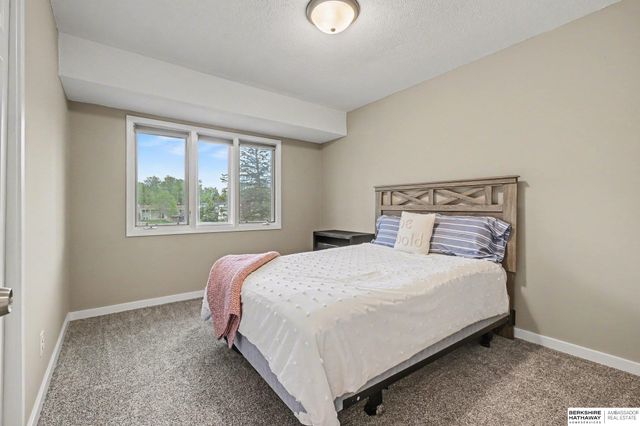 9729 Ogden Circle, Omaha, NE 68134