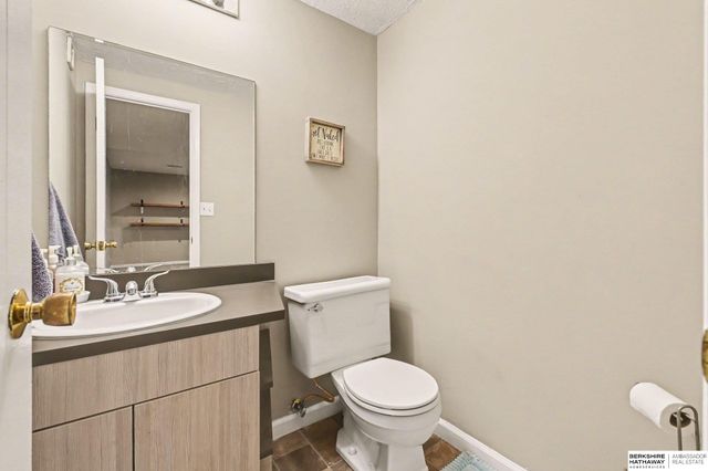 9729 Ogden Circle, Omaha, NE 68134