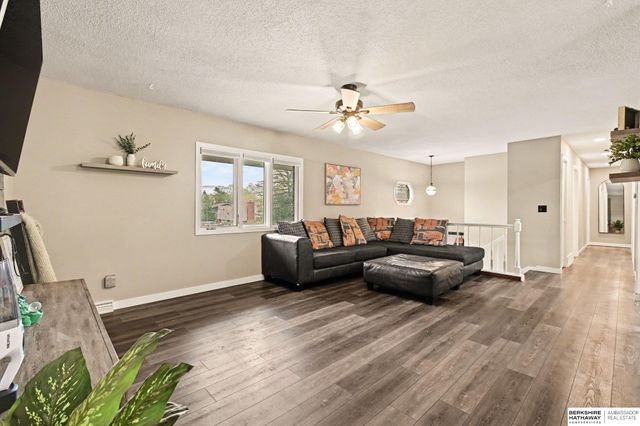 9729 Ogden Circle, Omaha, NE 68134