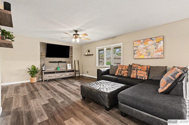 9729 Ogden Circle, Omaha, NE 68134