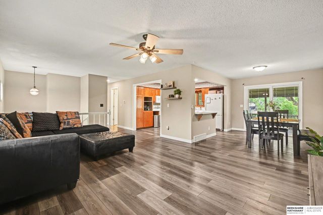 9729 Ogden Circle, Omaha, NE 68134