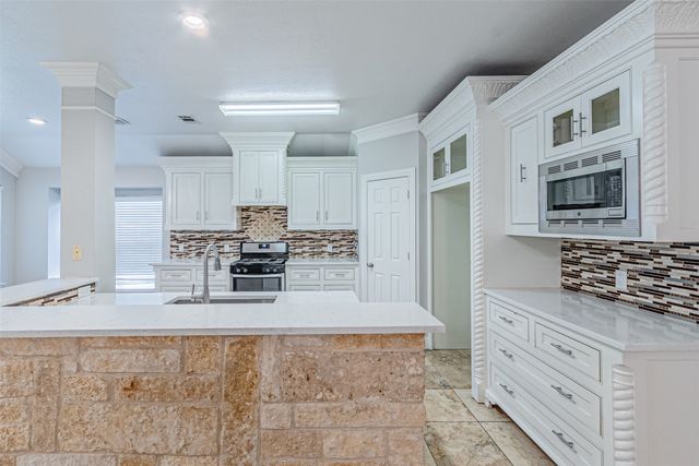 8220 Mossberg Drive, Arlington, TX 76002