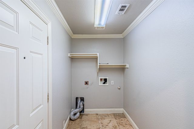 8220 Mossberg Drive, Arlington, TX 76002