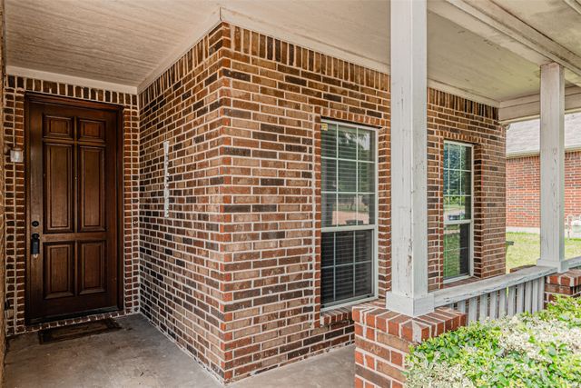 8220 Mossberg Drive, Arlington, TX 76002