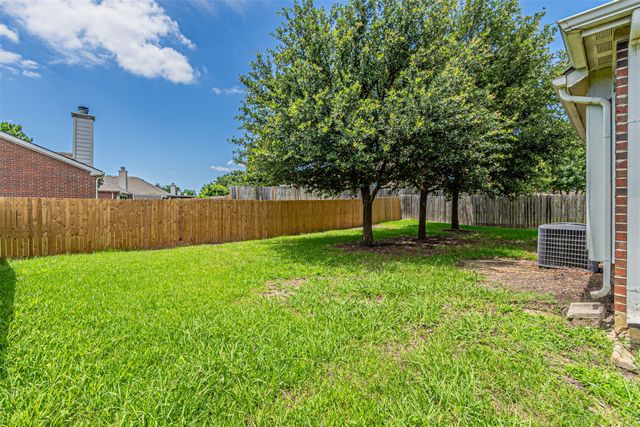 8220 Mossberg Drive, Arlington, TX 76002
