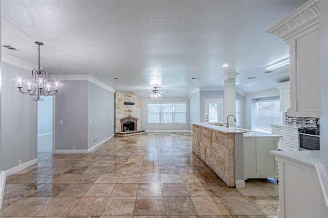 8220 Mossberg Drive, Arlington, TX 76002