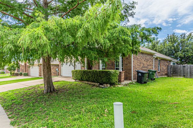 8220 Mossberg Drive, Arlington, TX 76002