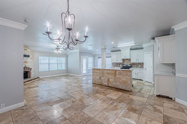 8220 Mossberg Drive, Arlington, TX 76002