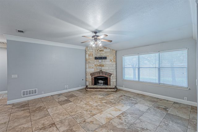 8220 Mossberg Drive, Arlington, TX 76002