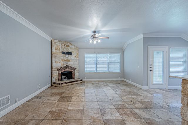 8220 Mossberg Drive, Arlington, TX 76002