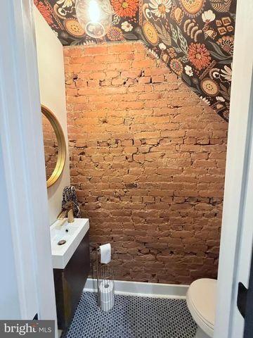 350 E CHESTNUT ST, Lancaster, PA 17602