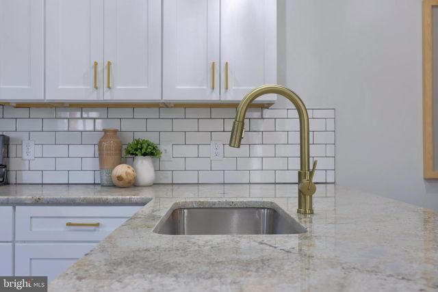 350 E CHESTNUT ST, Lancaster, PA 17602