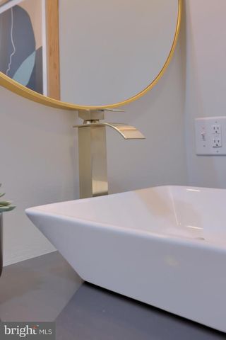 350 E CHESTNUT ST, Lancaster, PA 17602