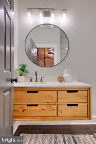 350 E CHESTNUT ST, Lancaster, PA 17602