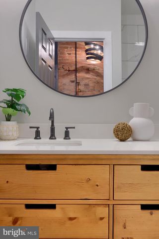 350 E CHESTNUT ST, Lancaster, PA 17602