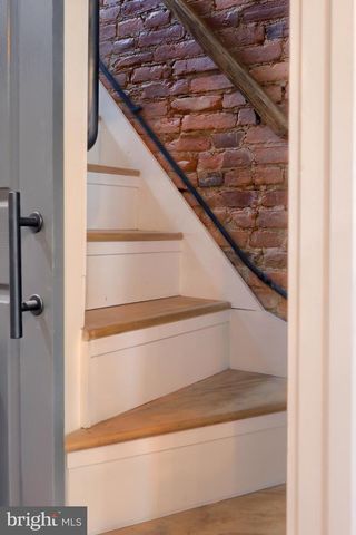 350 E CHESTNUT ST, Lancaster, PA 17602