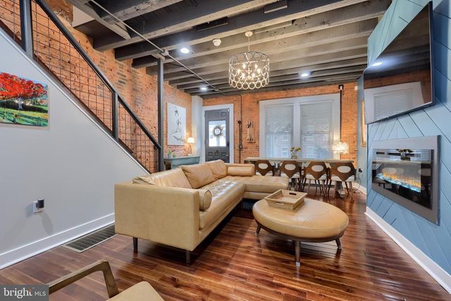 350 E CHESTNUT ST, Lancaster, PA 17602