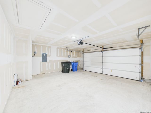 208 Ida Loop, Seguin, TX 78155