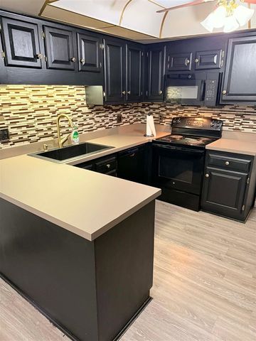 32602 Barclay Square, Warren, MI 48093