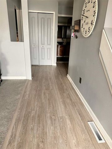 32602 Barclay Square, Warren, MI 48093