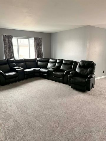 32602 Barclay Square, Warren, MI 48093