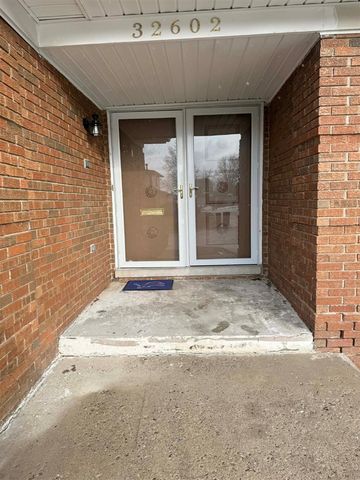 32602 Barclay Square, Warren, MI 48093