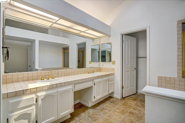 2819 Cherry Hills Dr, Discovery Bay, CA 94505