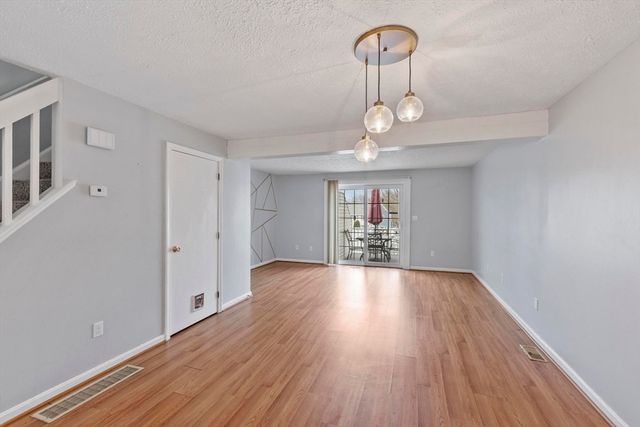 48 Fox Meadow Rd F, Leominster, MA 01453