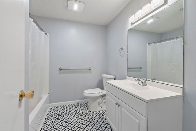 48 Fox Meadow Rd F, Leominster, MA 01453