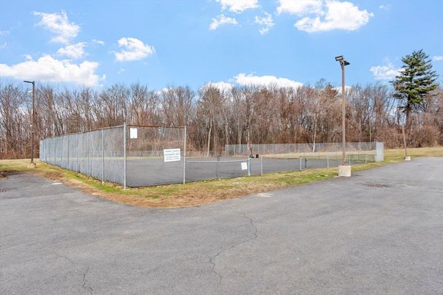 48 Fox Meadow Rd F, Leominster, MA 01453