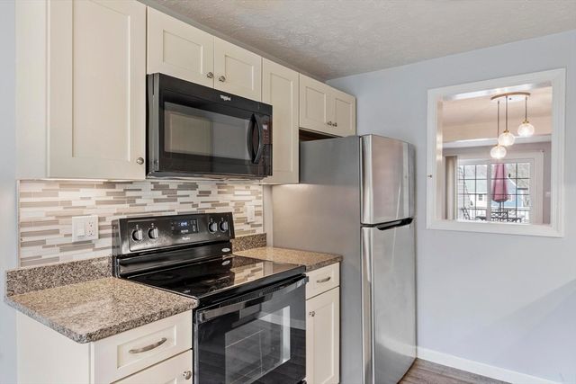 48 Fox Meadow Rd F, Leominster, MA 01453