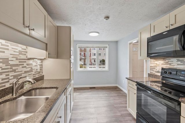 48 Fox Meadow Rd F, Leominster, MA 01453