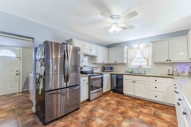 510 E Frederick Street, Riesel, TX 76682